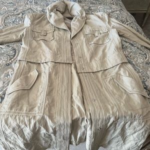 Elie Tahari Light trench jacket